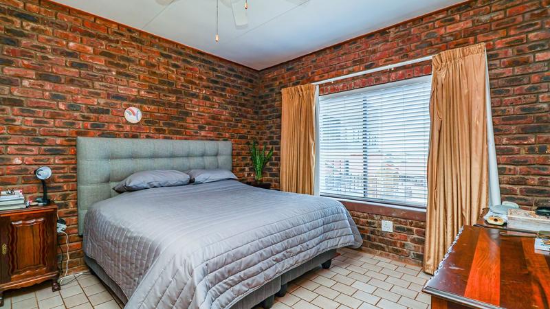 5 Bedroom Property for Sale in Dana Bay Western Cape